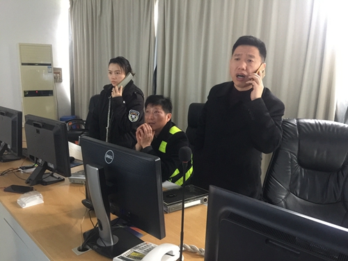 中控室通知各部門的場景林玲攝_副本.jpg